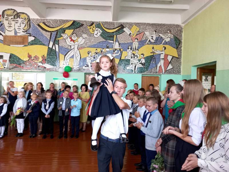 Новый учебный год стартовал в Любоничском УПК ДС-СШ (фоторепортаж)