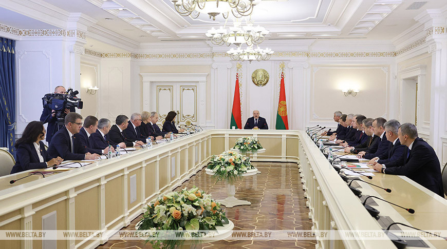 Александр Лукашенко о ВНС: важно, чтобы люди принимали решения, на которые будут опираться госорганы