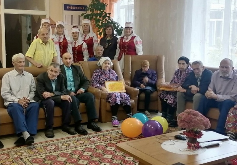Поздравления принимали пожилые люди Кировщины
