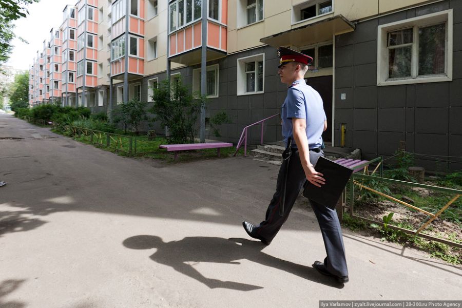 Участковые инспекторы милиции Кировщины еженедельно проводят прием граждан