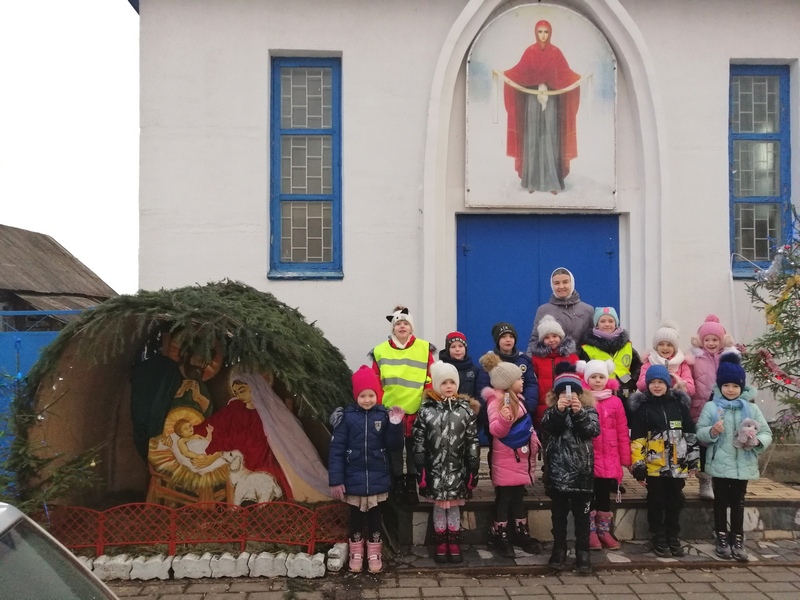Представление “В ожидании Рождества” показали ребятам в Свято-Покровском храме Кировска