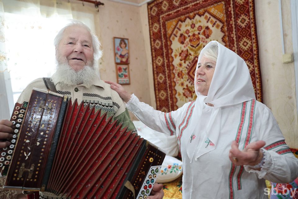 С песнями под гармошку проходит республиканская акция для пожилых людей “От всей души” в Кировском районе