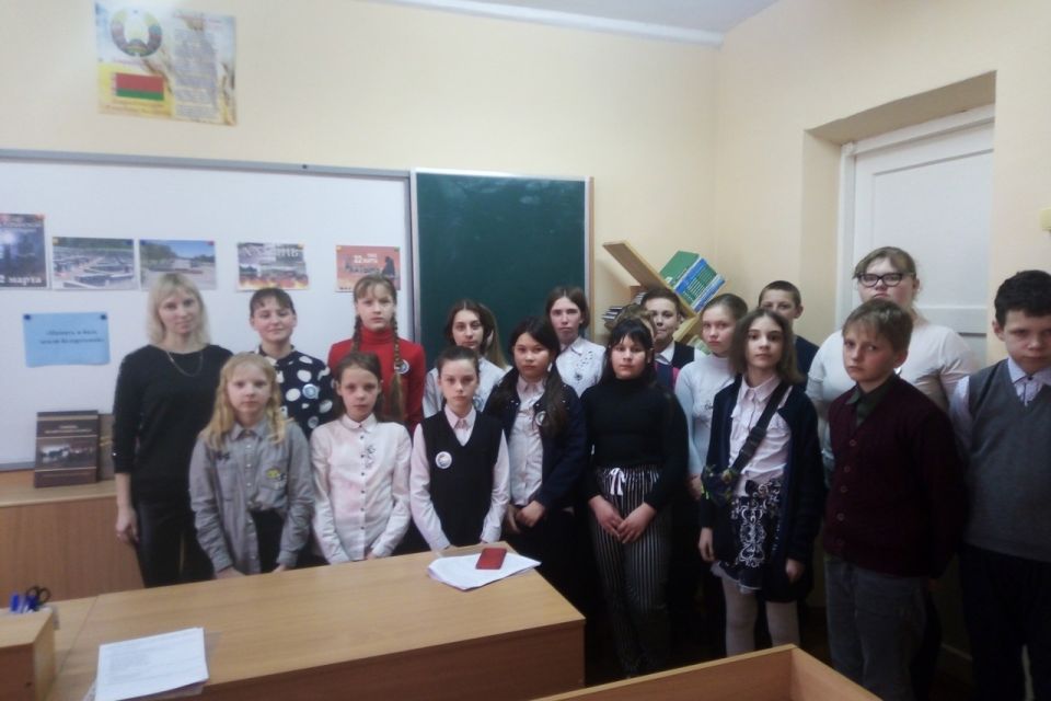В Боровице для школьников организовали выставку-обзор “Память и боль земли белорусской”