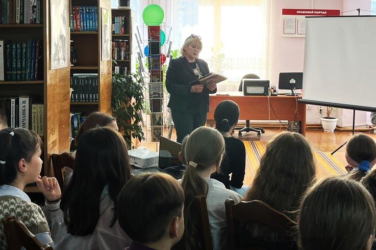 В Кировской центральной библиотеке организовали патриотический альманах для учащихся