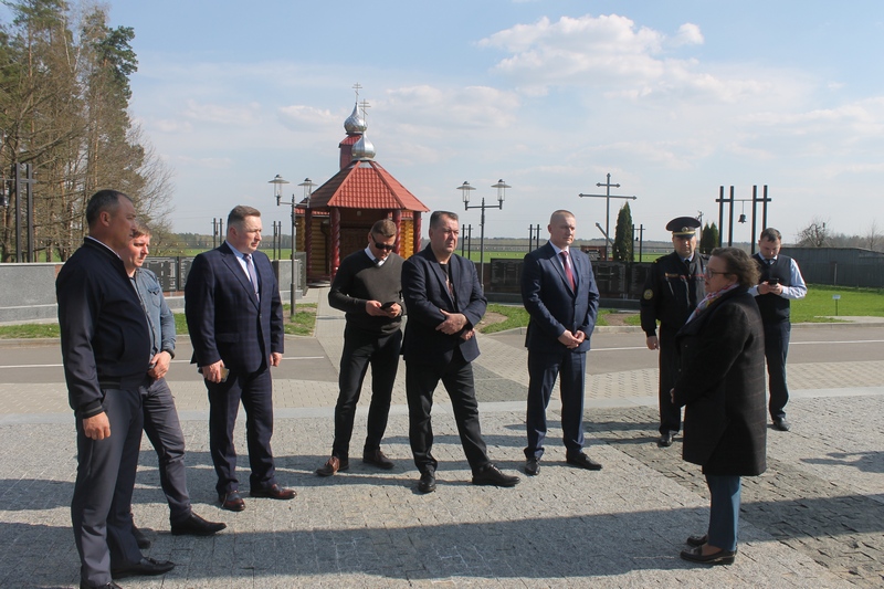 Представители силовых структур Беларуси, России и Узбекистана посетили мемориальный комплекс в Борках