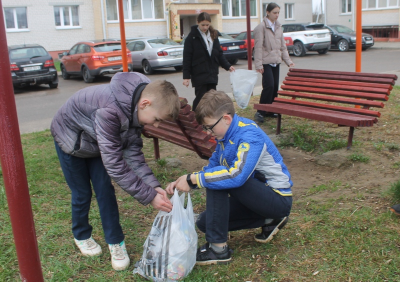 Акцию “Чистые улицы моего города” провели учащиеся и учителя СШ №2 имени К.П.Орловского