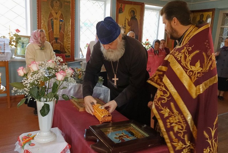В Кировский Свято-Покровский храм прибыли мощи св. Георгия Победоносца