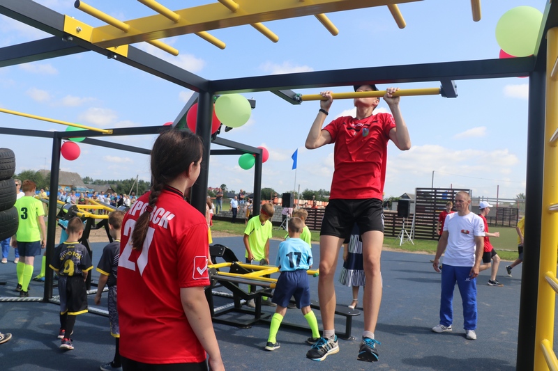 Новая спортивная площадка открылась на стадионе в Кировске