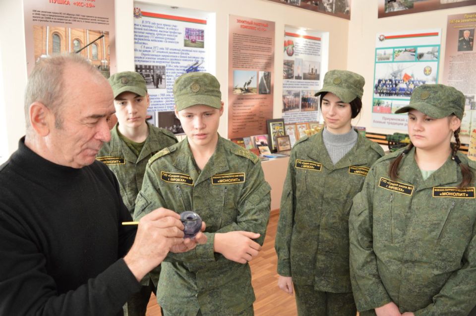 Ребята из военно-патриотического клуба «Монолит» СШ №1 посетили 147-й зенитно-ракетный полк