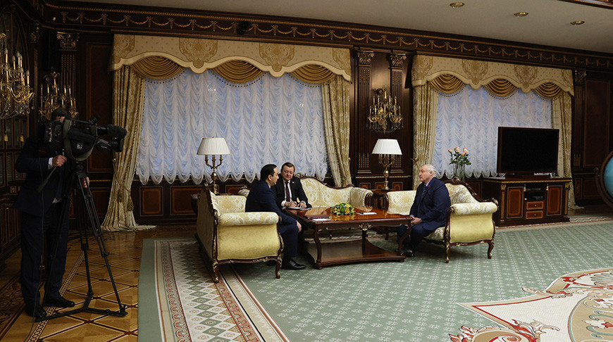 Лукашенко предлагает интенсифицировать сотрудничество Беларуси и Таджикистана