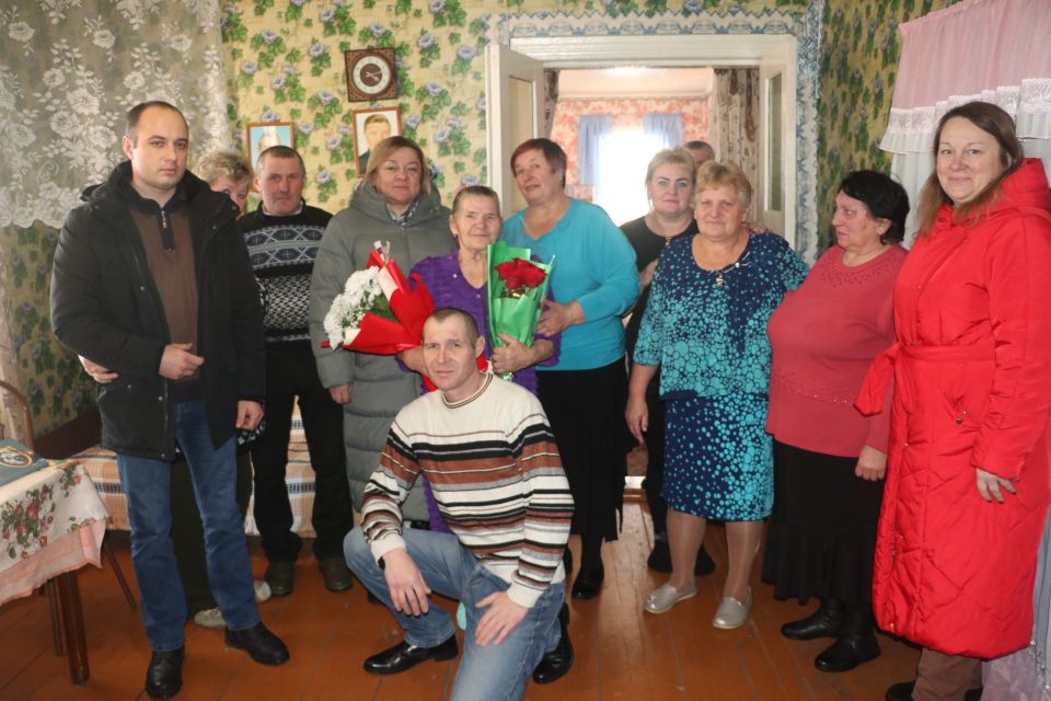 Свой 85-летний юбилей отпраздновала жительница деревни Хвойница Екатерина Ларионовна Карасёва