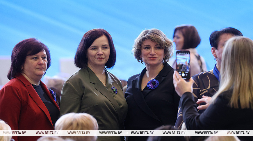 Лукашенко: женское движение стало в Беларуси той силой, с которой нельзя не считаться