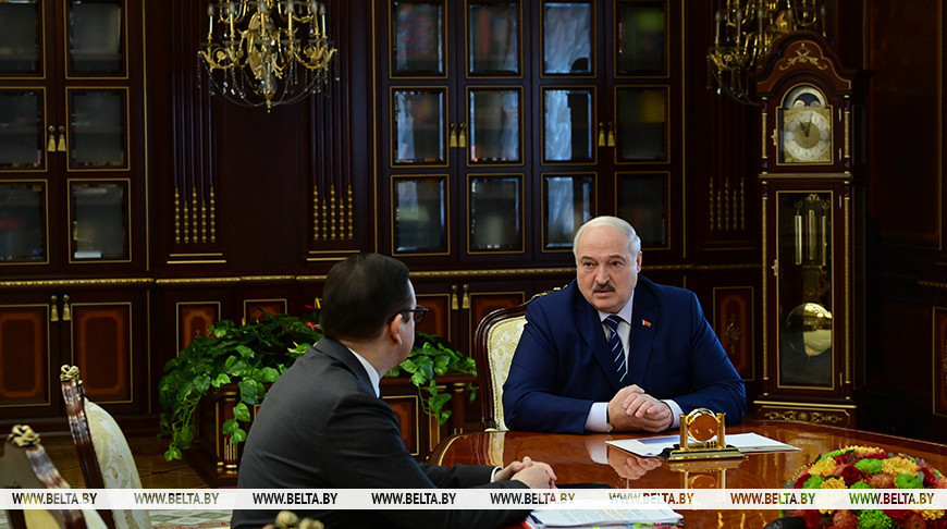 Лукашенко: миролюбивая Беларусь нужна и России, и Украине, но “Зеленский начинает нас цеплять”