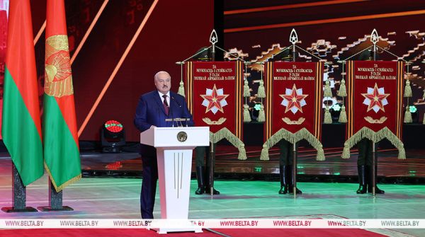 Лукашенко: бросать страну, миллионы людей в горнило войны – это не ко мне
