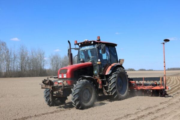 Сев сахарной свёклы идёт в Кировском районе