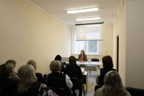 Единый день информирования прошел в Кировском районном Центре социального обслуживания населения