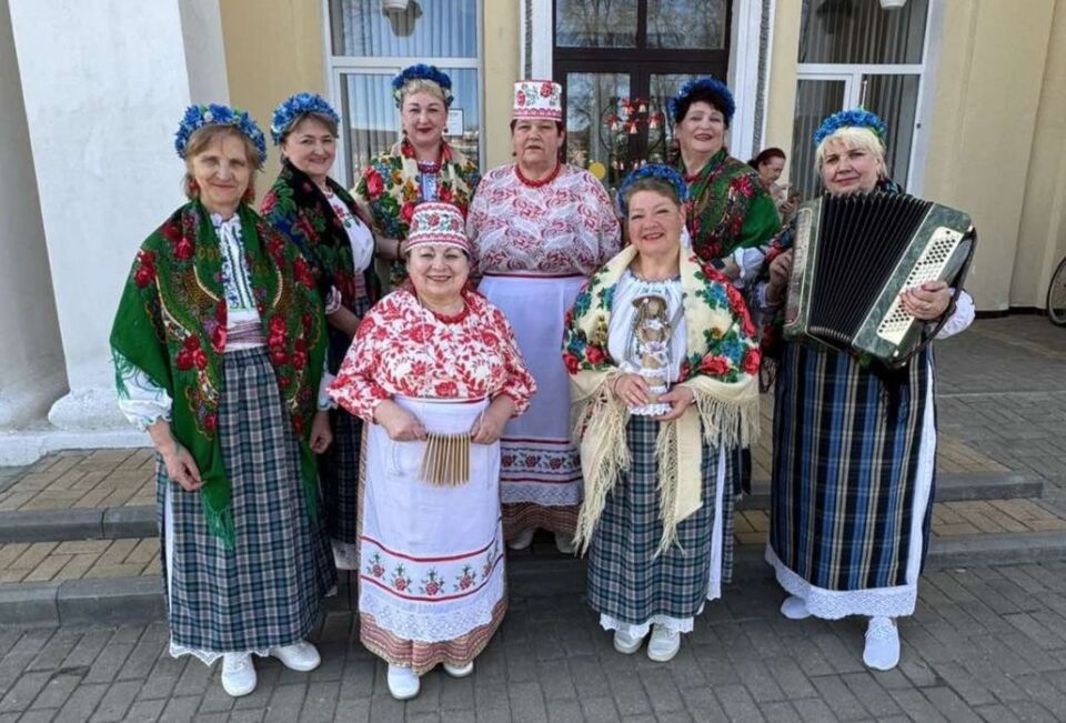 Кировский РЦСОН принял участие в областном фестивале любительского искусства «По жизни с песней»