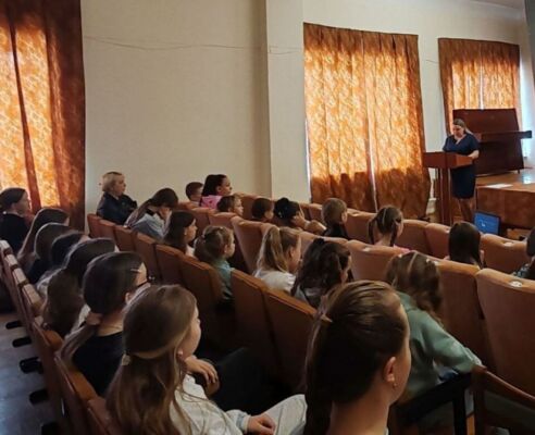 В районном Центре культуры и досуга прошел информационный час «Завещано беречь нам этот мир»