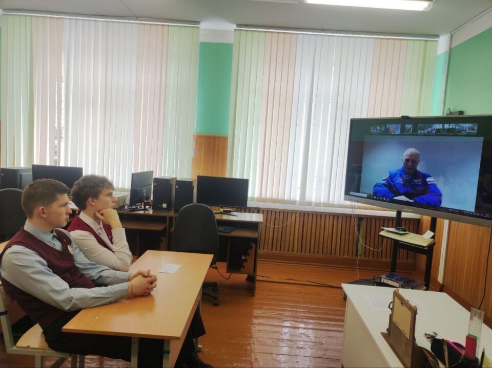 Учащиеся 10-11 классов Мышковичской средней школы побывали на онлайн-уроке «Первые в космосе»