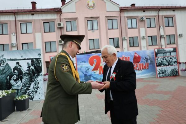 Племяннику Сергея Агабекяна, погибшего при освобождении Кировского района, вручили медаль «За отвагу»