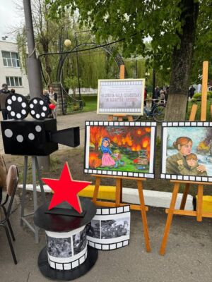 Выставка работ учащихся детской школы искусств г.Кировска «И лишь над памятью не властно время»