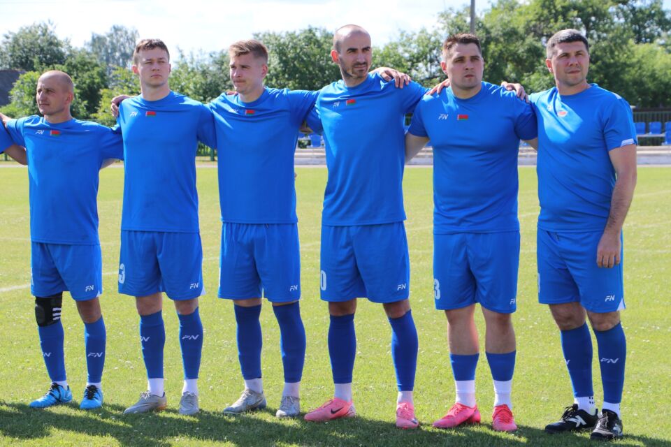 ФК «Кировская ДЮСШ» и ФК «EV Group» встретились в Кировске