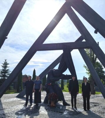 Дань памяти: кировчане посетили памятный знак «Памяти сожжённых деревень Могилёвской области»