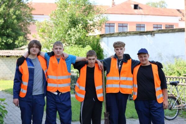 Студотрядовцы делают Кировск чище и уютнее