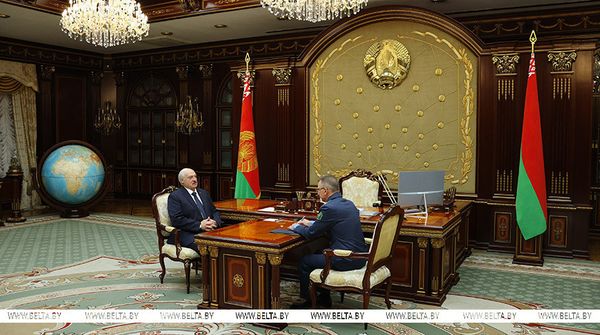 Лукашенко принял с докладом спецпосланника Виктора Шеймана