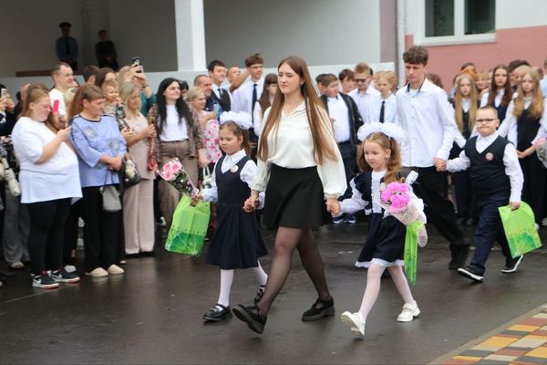 В СШ №1 Кировского района дан старт новому учебному году!