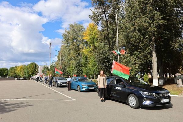 Дорогами единства: молодежный патриотический автопробег прошел в Кировском районе